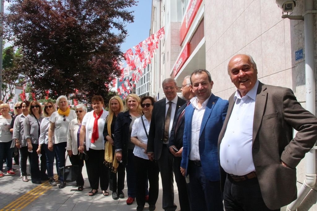 CHP'LİLER BAĞIŞTA BULUNDU