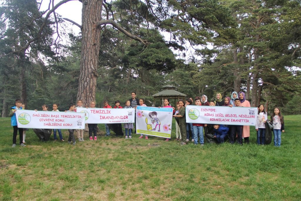 ÇOCUKLAR PİKNİKÇİLERİN DİKKATİNİ ÇEKTİ