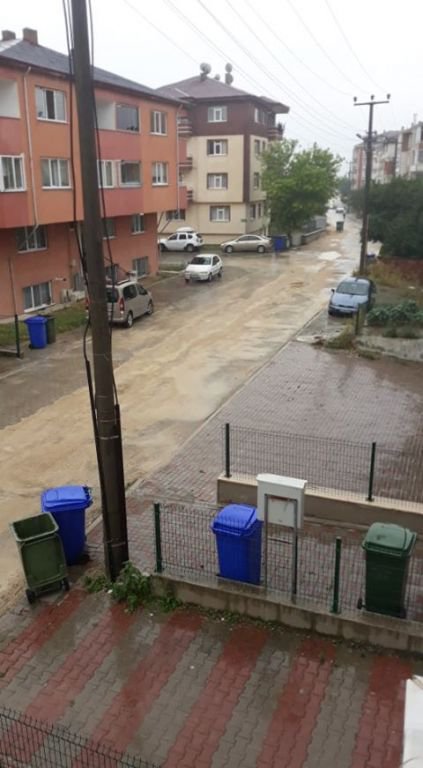 ÇÖKEN YOLA VATANDAŞ MÜDAHALE ETTİ