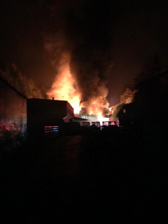 DEV FABRİKA ALEV ALEV YANDI