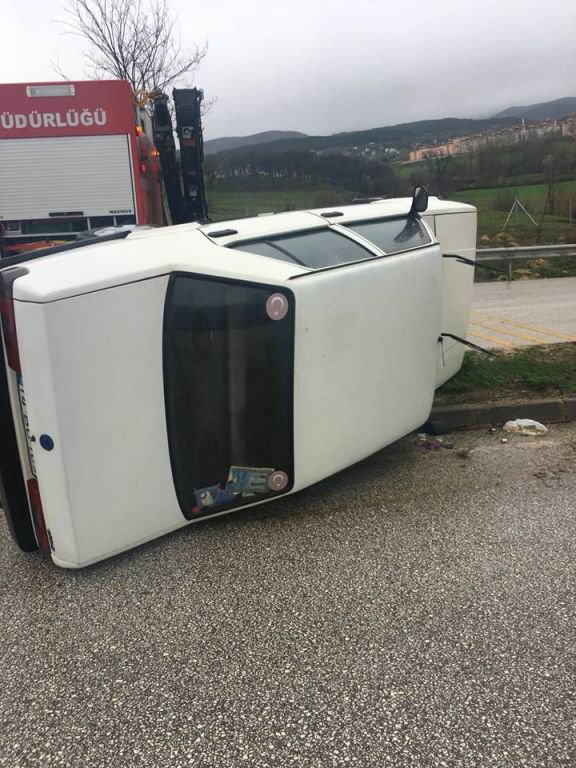 DEVRİLEN ARAÇTAN KENDİ İMKANLARIYLA KURTULDULAR