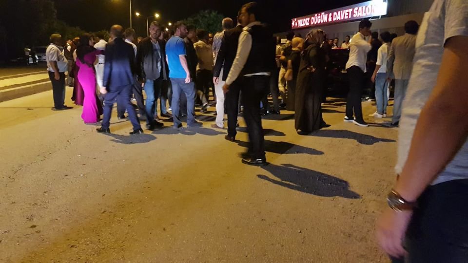 DÜĞÜNDE ORTALIK KARIŞTI, 8 YARALI