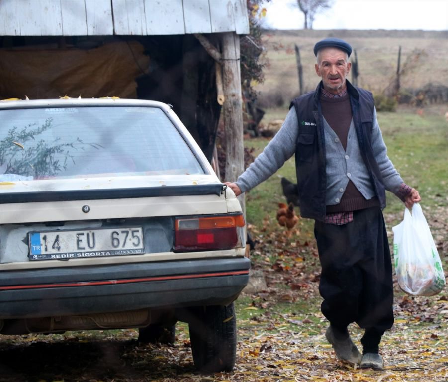 ELİ ÖPÜLESİ ABLA....