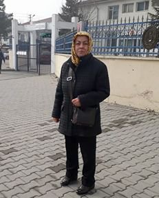 ELİ ÖPÜLESİ GÜZEL ANNE