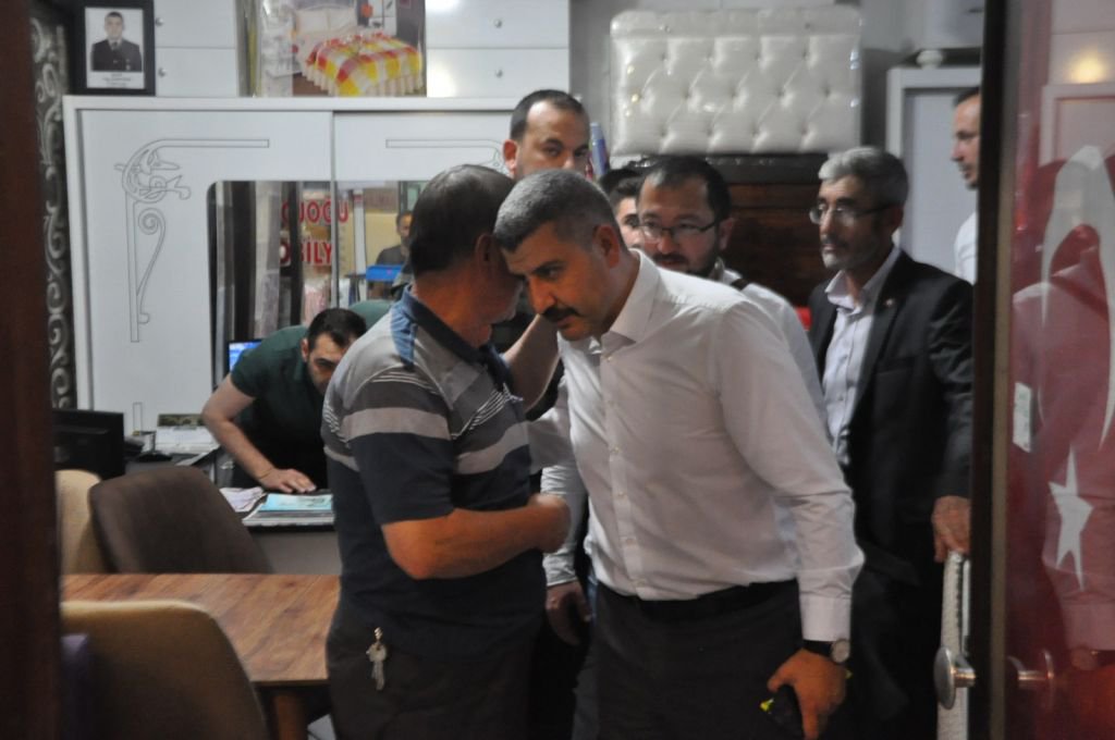 EVCİL ŞEHİT BABASINI ZİYARET ETTİ