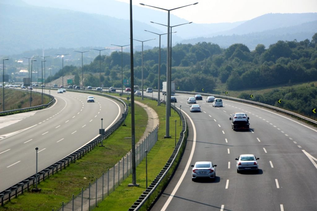 EVE DÖNÜŞ YOĞUNLUĞU SÜRÜYOR