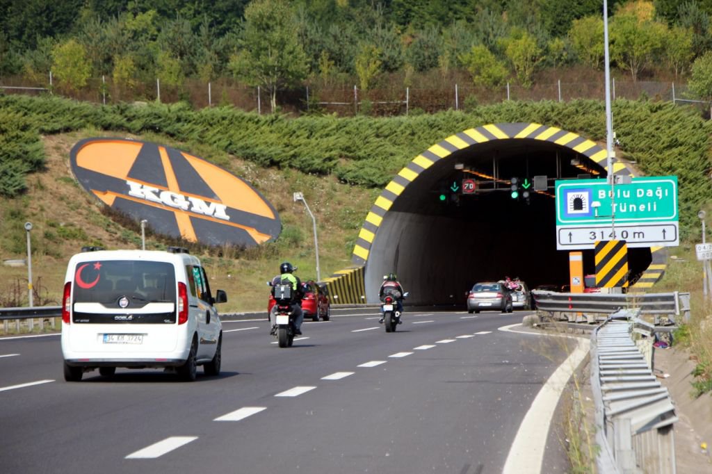 EVE DÖNÜŞ YOĞUNLUĞU SÜRÜYOR