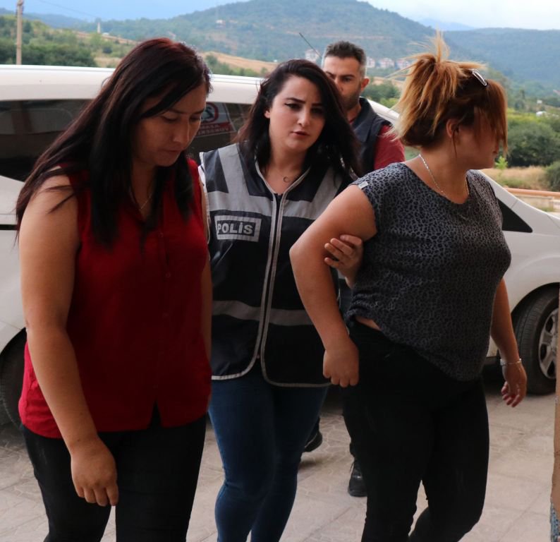 PARKTA FUHUŞ PAZARLIĞINA POLİS BASKINI