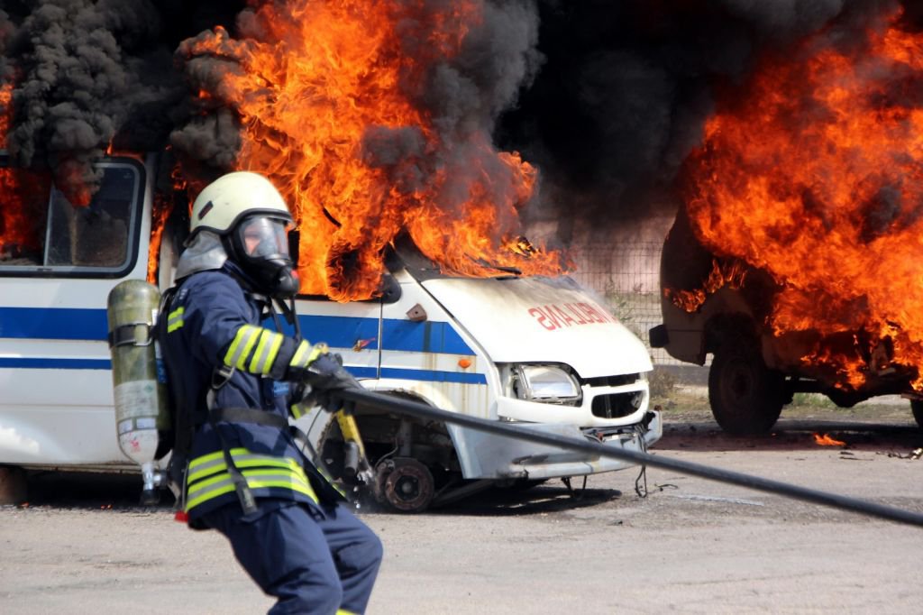 ARAÇLARI CAYIR CAYIR YAKTILAR