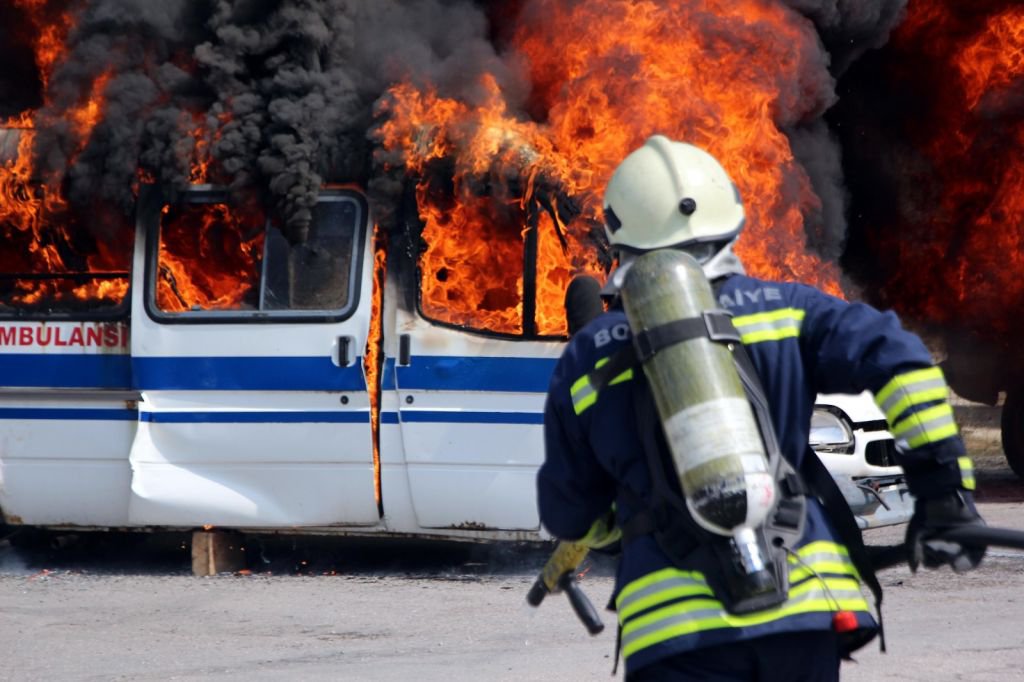 ARAÇLARI CAYIR CAYIR YAKTILAR