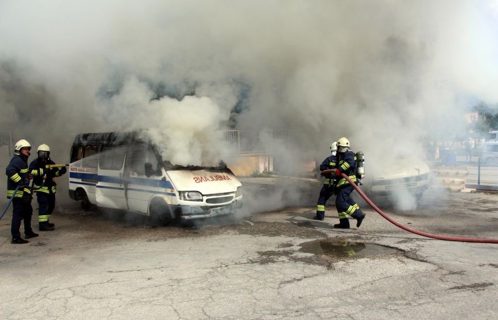 ARAÇLARI CAYIR CAYIR YAKTILAR