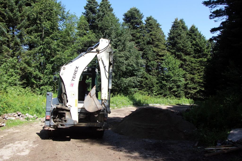 GÖLCÜK'TE BUNGALOV EVLERİN YAPIMINA BAŞLANDI