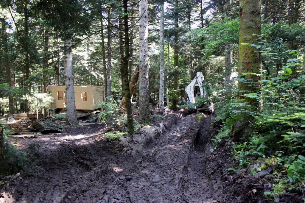 GÖLCÜK'TE BUNGALOV EVLERİN YAPIMINA BAŞLANDI
