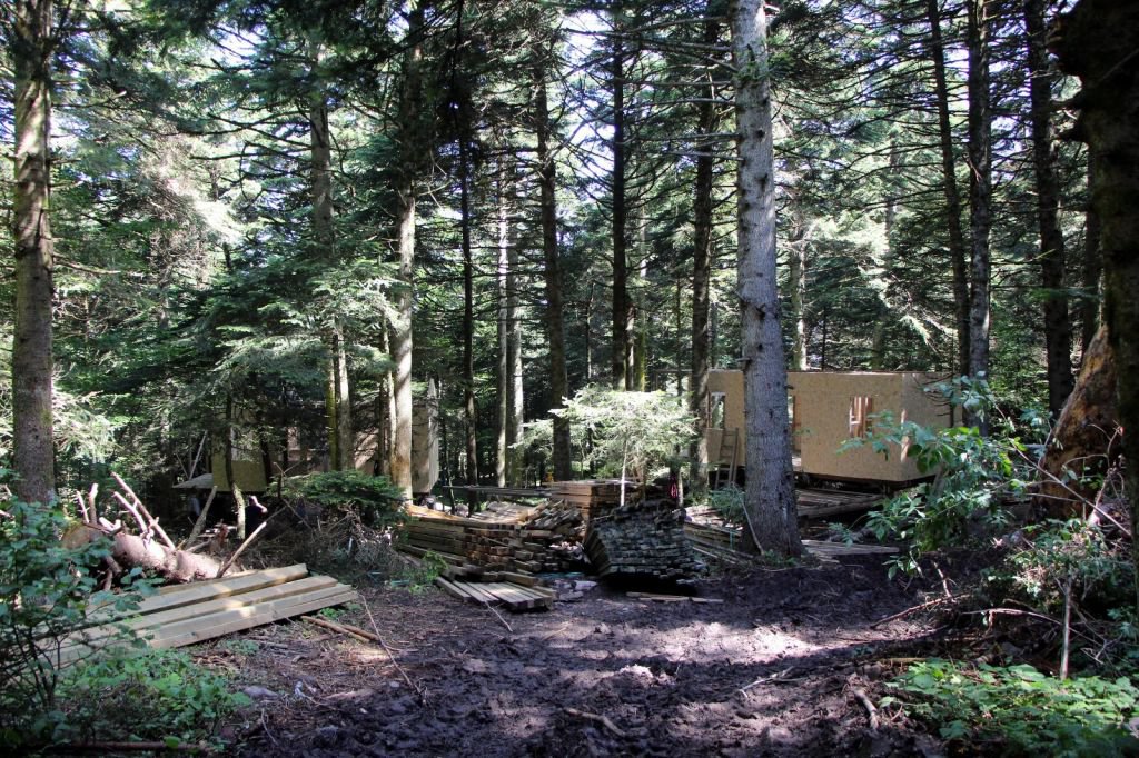 GÖLCÜK'TE BUNGALOV EVLERİN YAPIMINA BAŞLANDI