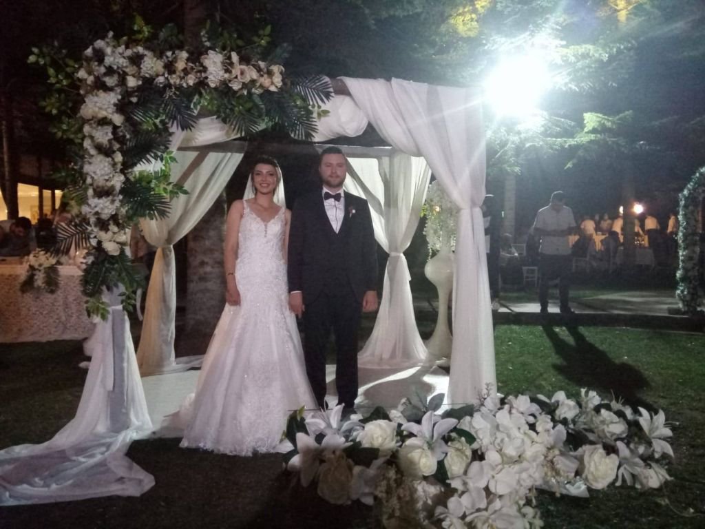 GÖRKEMLİ BİR DÜĞÜNLE DÜNYA EVİNE GİRDİLER