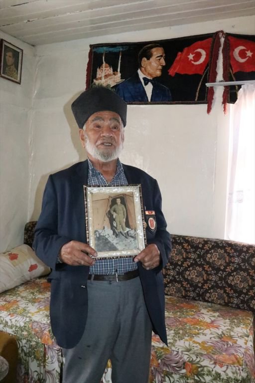 GÖZLERİ DOLA DOLA O GÜNLERİ ANLATTI