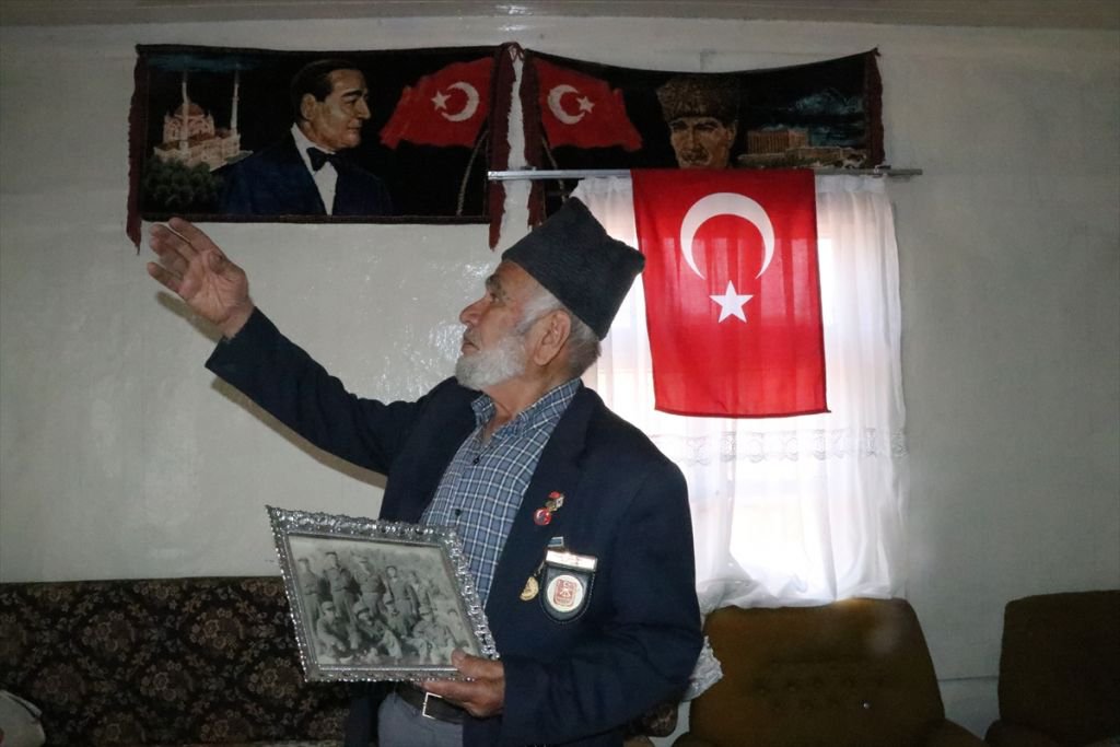 GÖZLERİ DOLA DOLA O GÜNLERİ ANLATTI