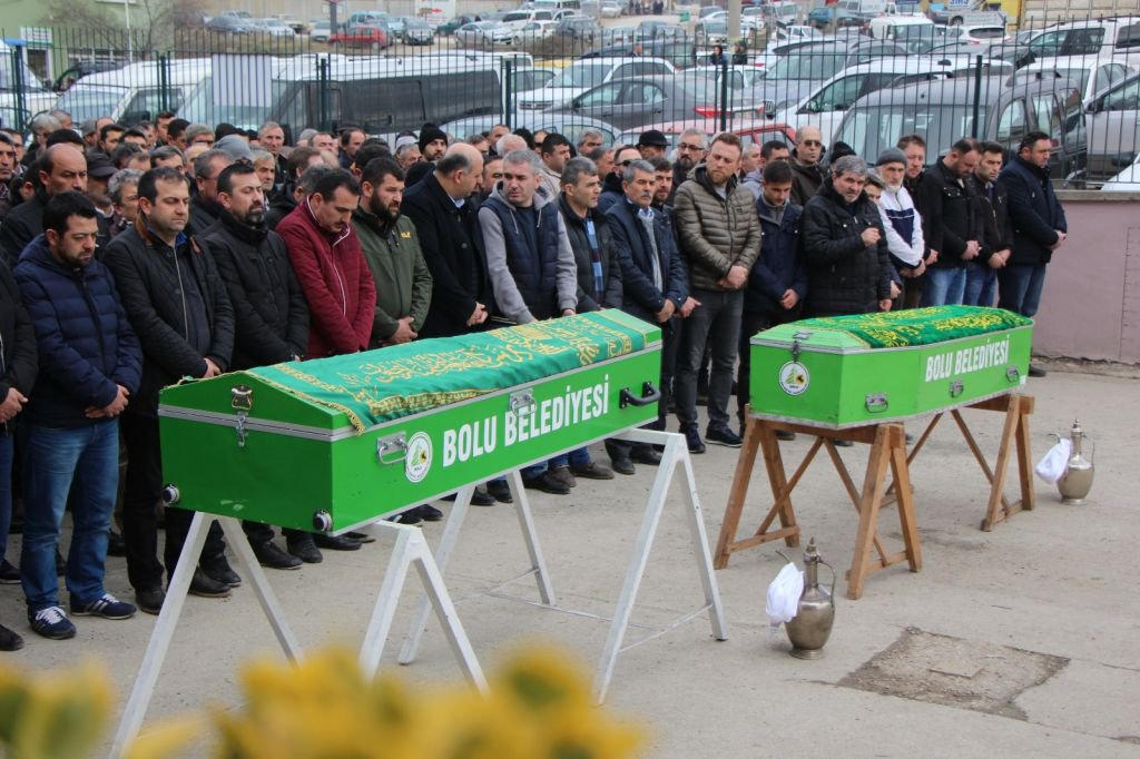 GÖZYAŞLARI İÇİNDE SON YOLCULUKLARINA UĞURLANDILAR