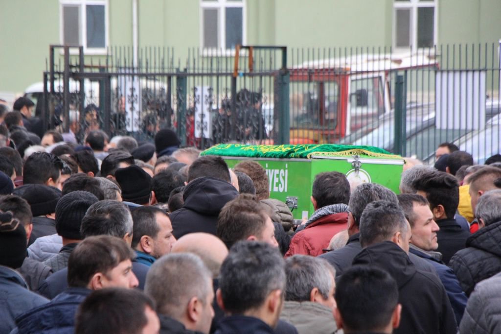GÖZYAŞLARI İÇİNDE SON YOLCULUKLARINA UĞURLANDILAR