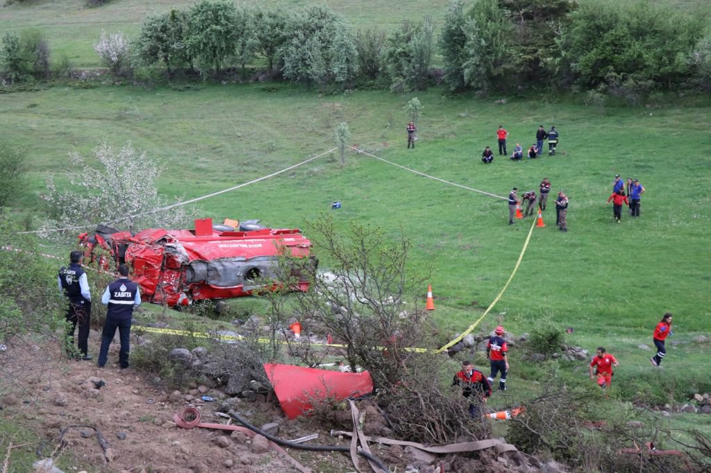 GÖZYAŞLARINI TUTAMADILAR