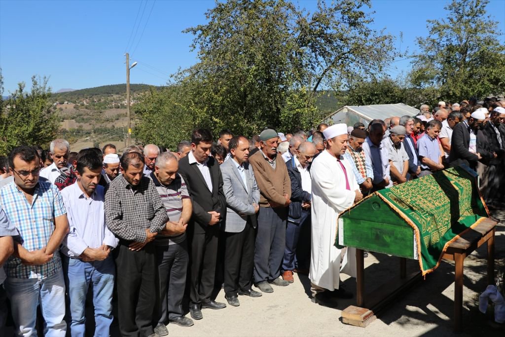 GÖZYAŞLARIYLA SON YOLCULUĞUNA UĞURLANDI