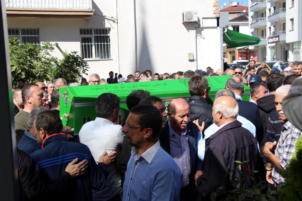 GÖZYAŞLARIYLA TOPRAĞA VERİLDİ