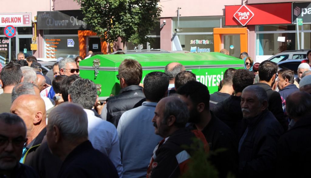 GÖZYAŞLARIYLA TOPRAĞA VERİLDİ