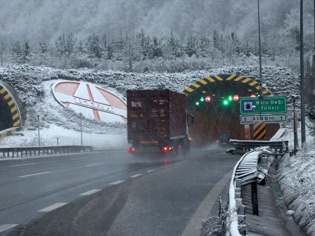 GÜNE BEMBEYAZ UYANDIK