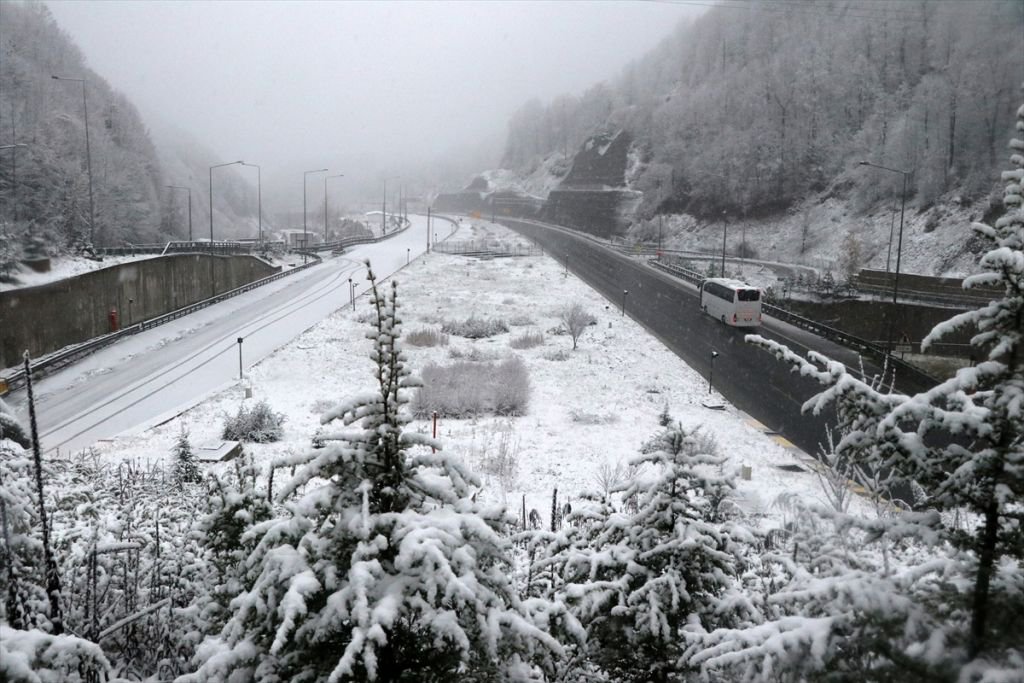 GÜNE BEMBEYAZ UYANDIK