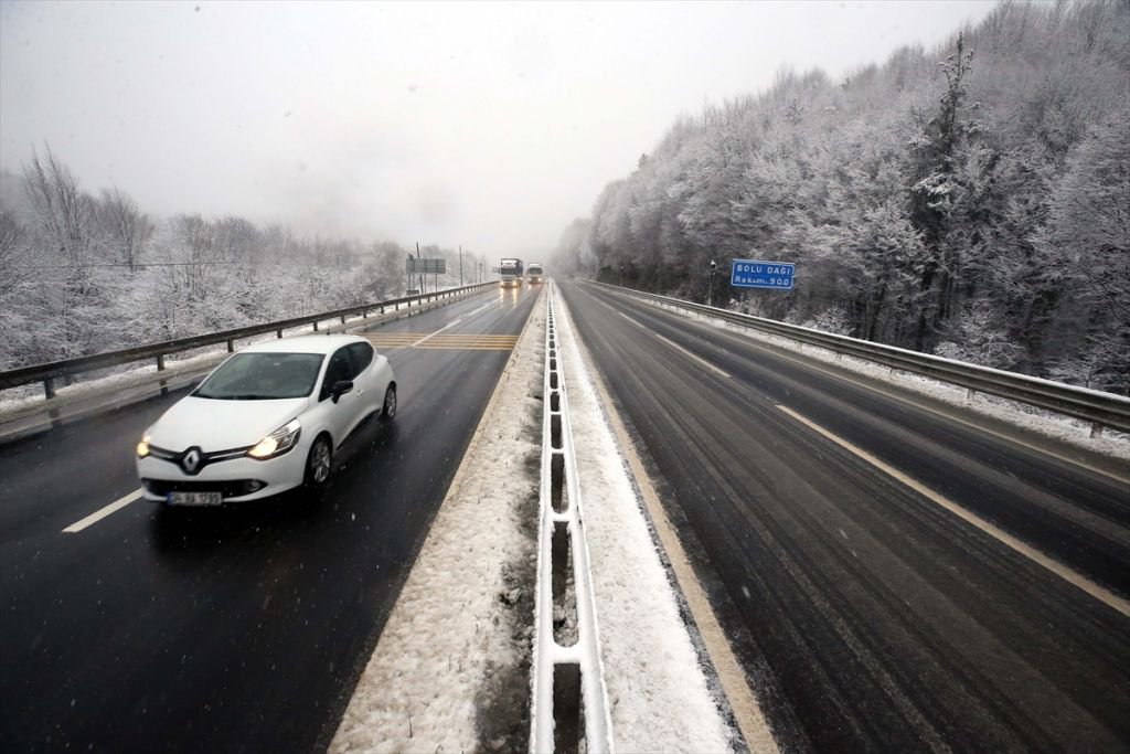 GÜNE BEMBEYAZ UYANDIK
