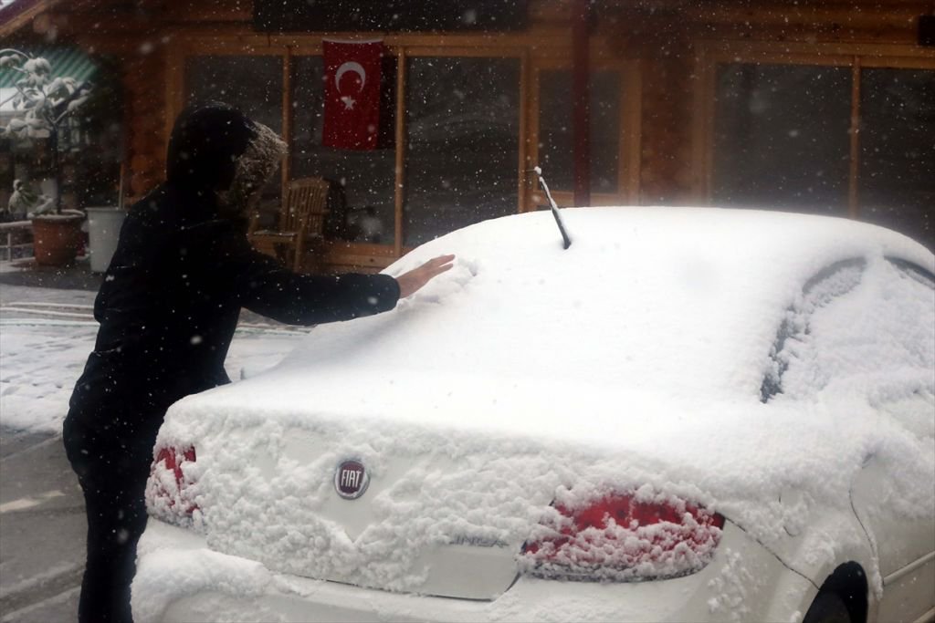 GÜNE BEMBEYAZ UYANDIK