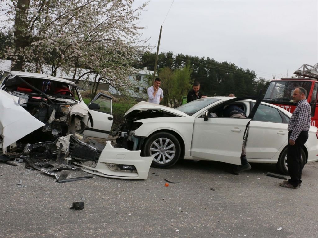 HAMİLE KADIN YARALANDI 1 KİŞİ HAYATINI KAYBETTİ