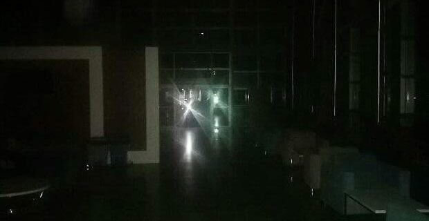 HASTANE KARANLIĞA GÖMÜLDÜ