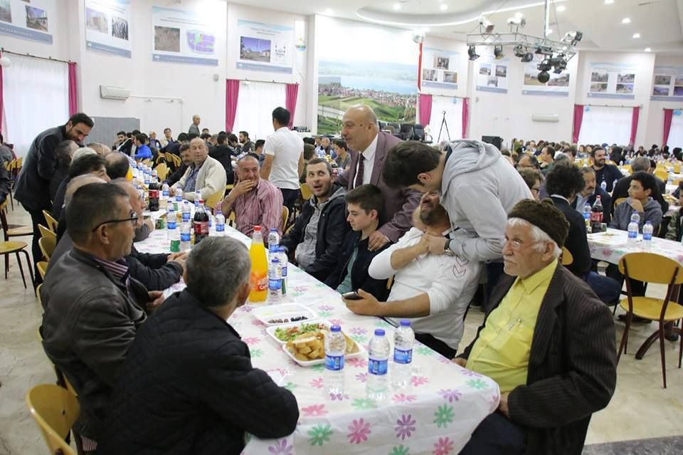 HER GÜN YÜZLERCE KİŞİYE İFTAR VERİLİYOR