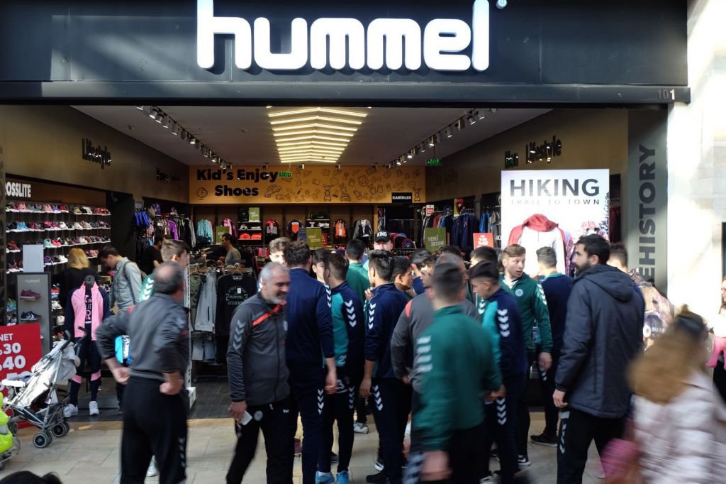 HUMMEL’A SÜRPRİZ ZİYARET
