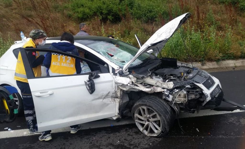 HURDAYA DÖNEN ARAÇTAN SAĞ KURTULDULAR