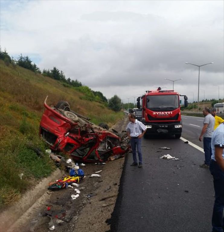HURDAYA DÖNEN ARAÇTAN SAĞ KURTULDULAR