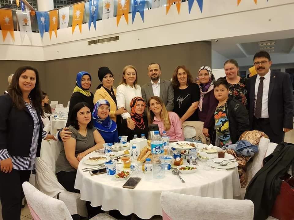 İFTAR YEMEĞİNDE DİKKAT ÇEKEN DETAY