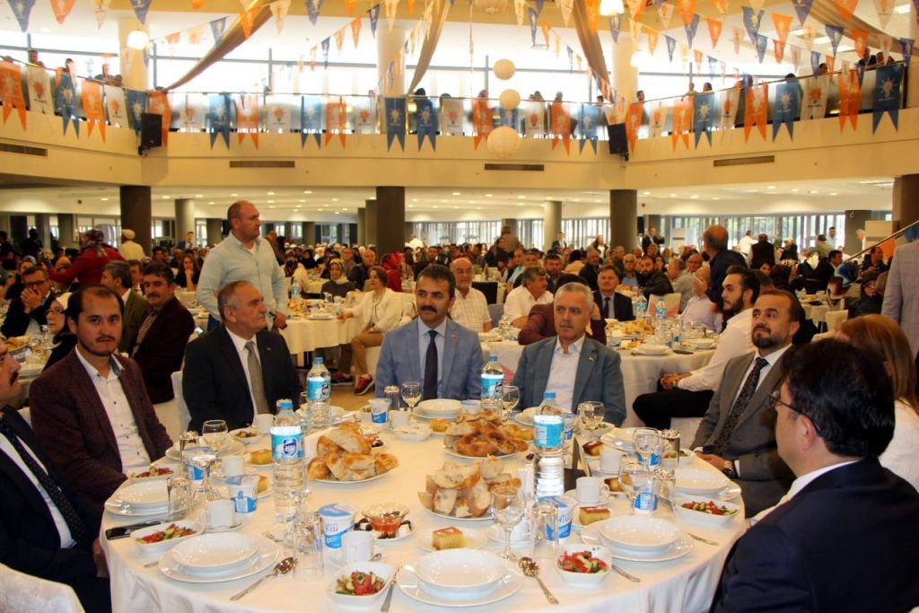 İFTAR YEMEĞİNDE DİKKAT ÇEKEN DETAY