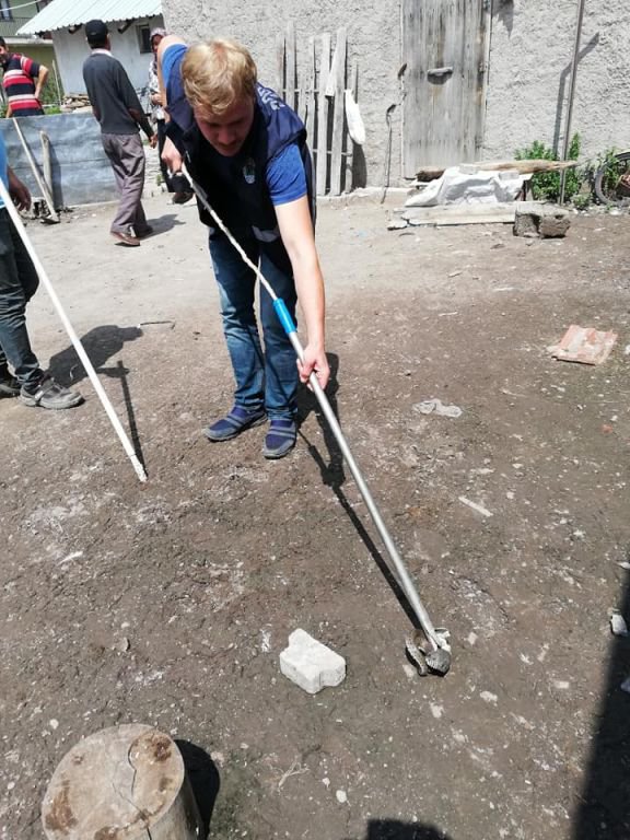 İTFAİYE EVİN BAHÇESİNDE YAKALADI