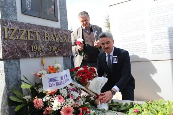 İZZET BABA MEZARINDA ANILDI