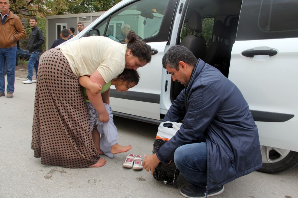 KAHRAMAN O POLİS ÇARESİZ KADININ İMDADINA YETİŞTİ