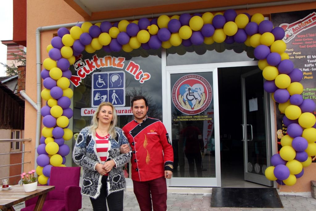 KANSER HASTASI KADIN YARDIM ELİ BEKLİYOR.