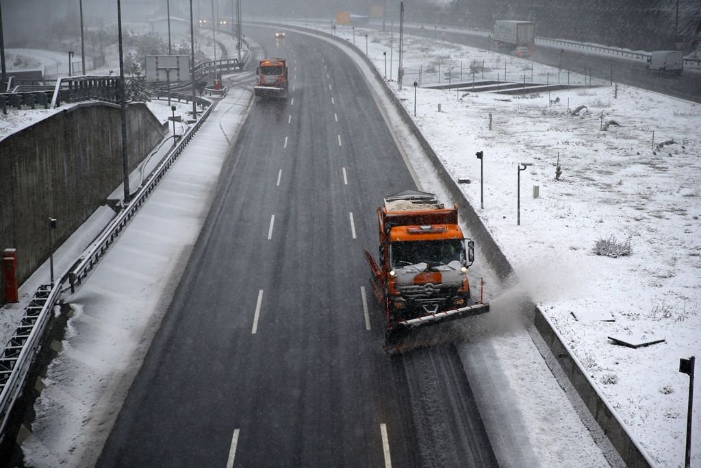 KAR YAĞIŞI ETKİSİNİ GÖSTERİYOR