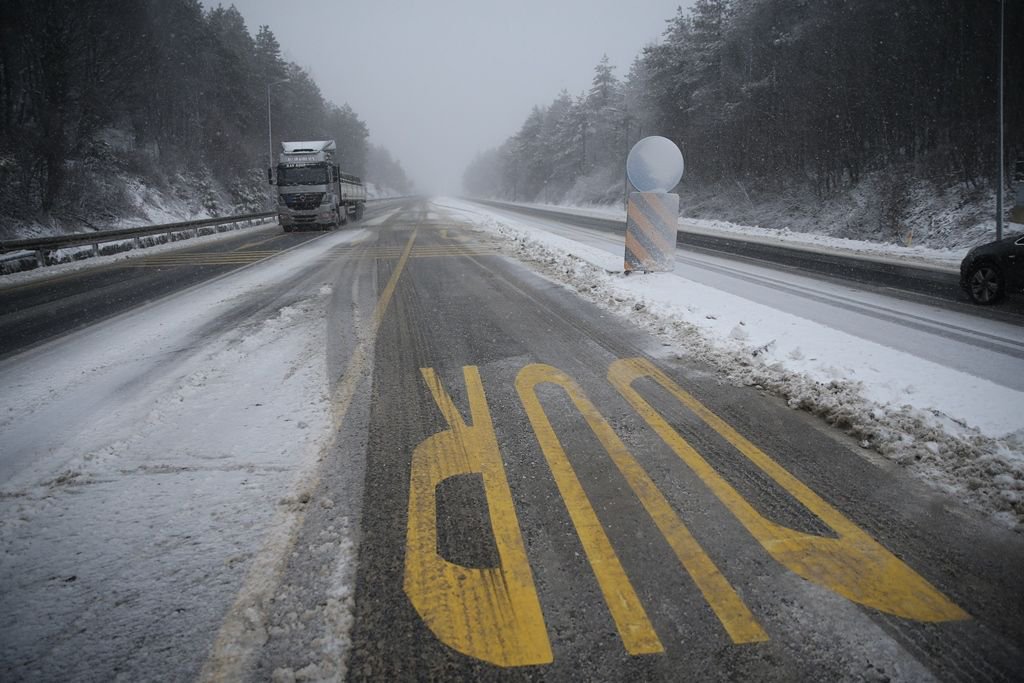 KAR YAĞIŞI ETKİSİNİ GÖSTERİYOR