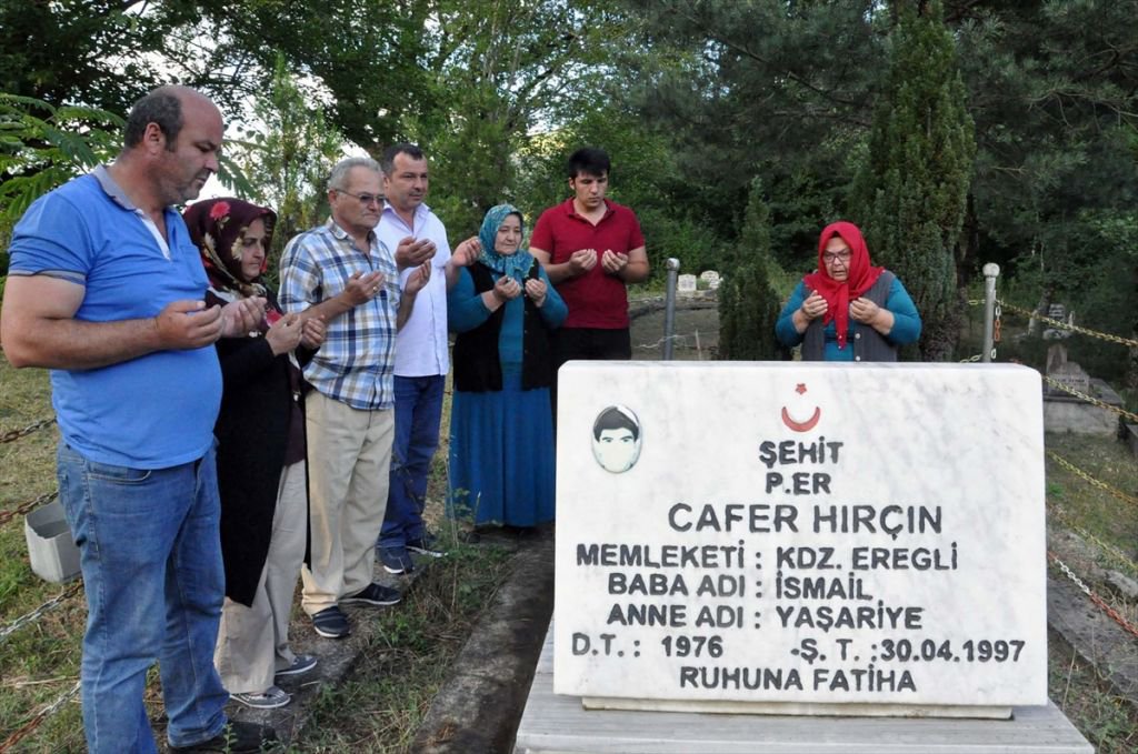 KAYBOLAN EŞİ İÇİN HER GÜN DUA EDİYOR