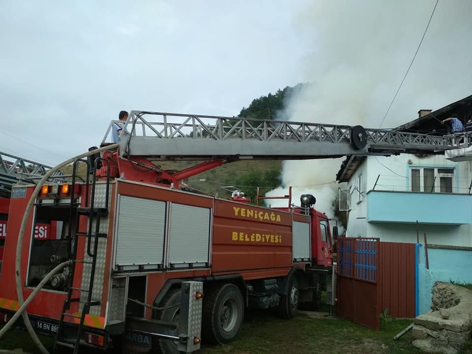 KISA SÜREDE 2 KATLI EVİ YOK ETTİ