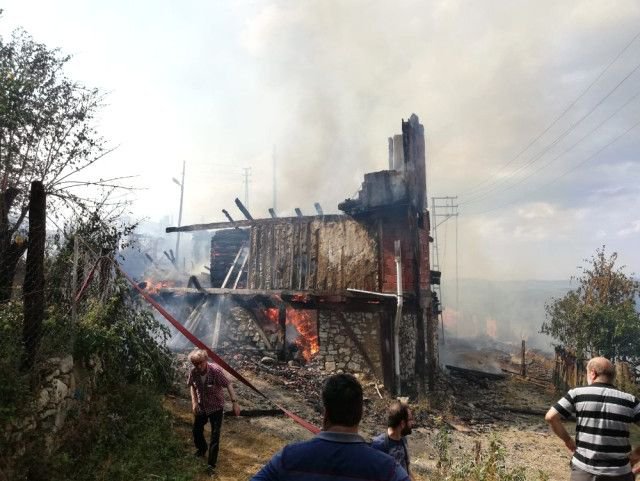 KOMŞUDA YILDIRIM FELAKETİ