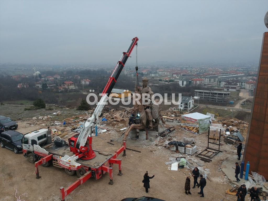 KÖROĞLU HEYKELİNİN MONTAJI BAŞLADI