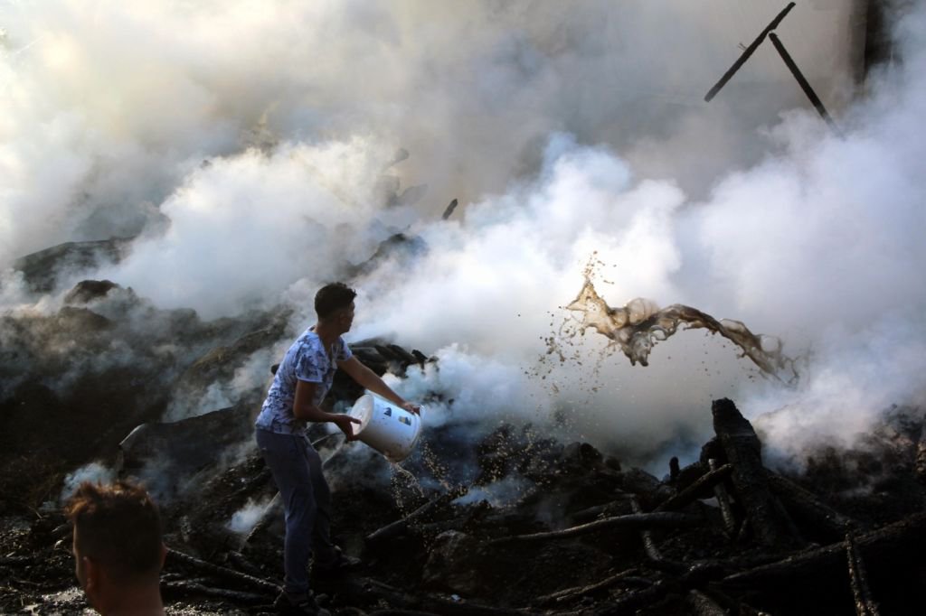 KOVALARLA SÖNDÜRMEYE ÇALIŞTILAR